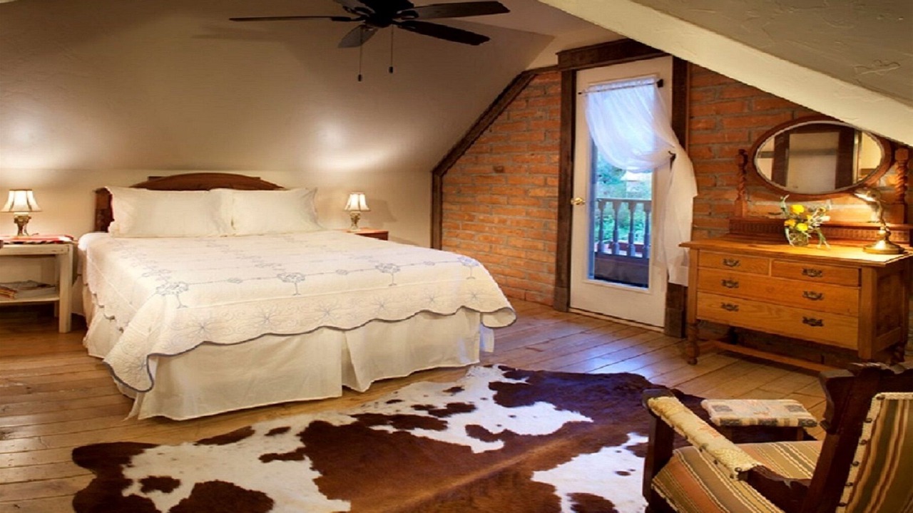 Photo of Bedroom in West Glacier