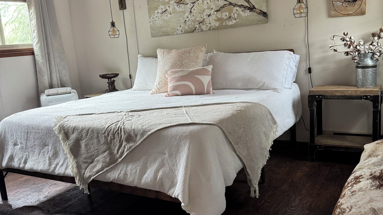 Photo of Bedroom in Upper Rattlesnake