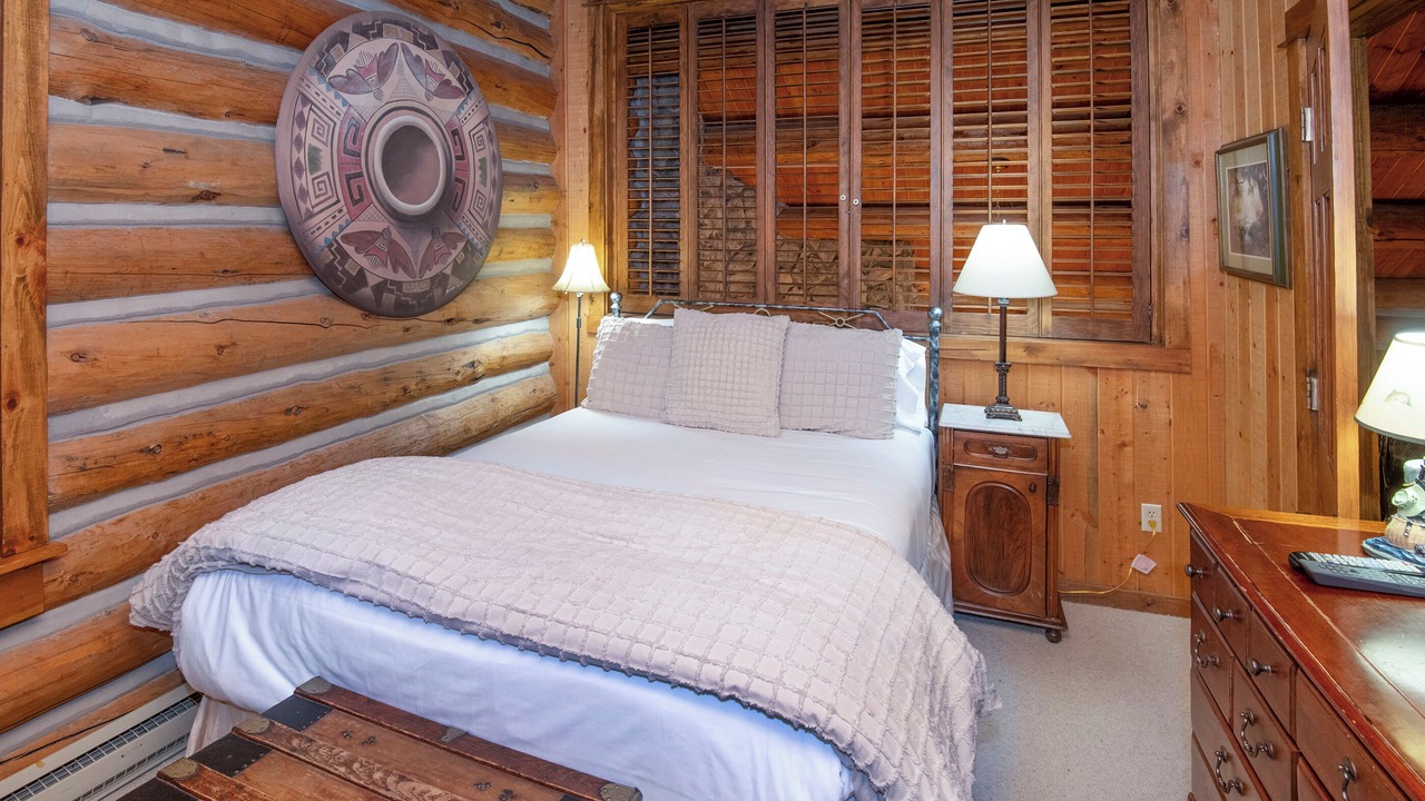 Photo of Bedroom in Timbercreek Lodges