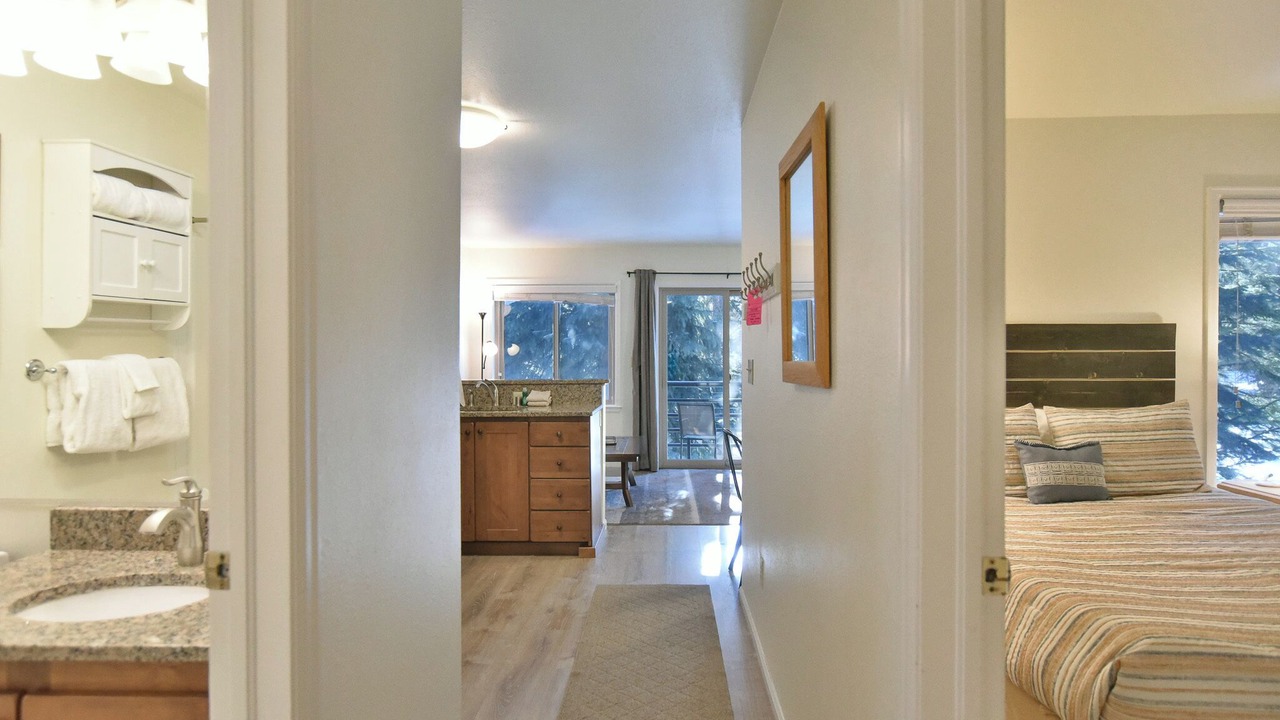 Photo of Bedroom in Four O'Clock