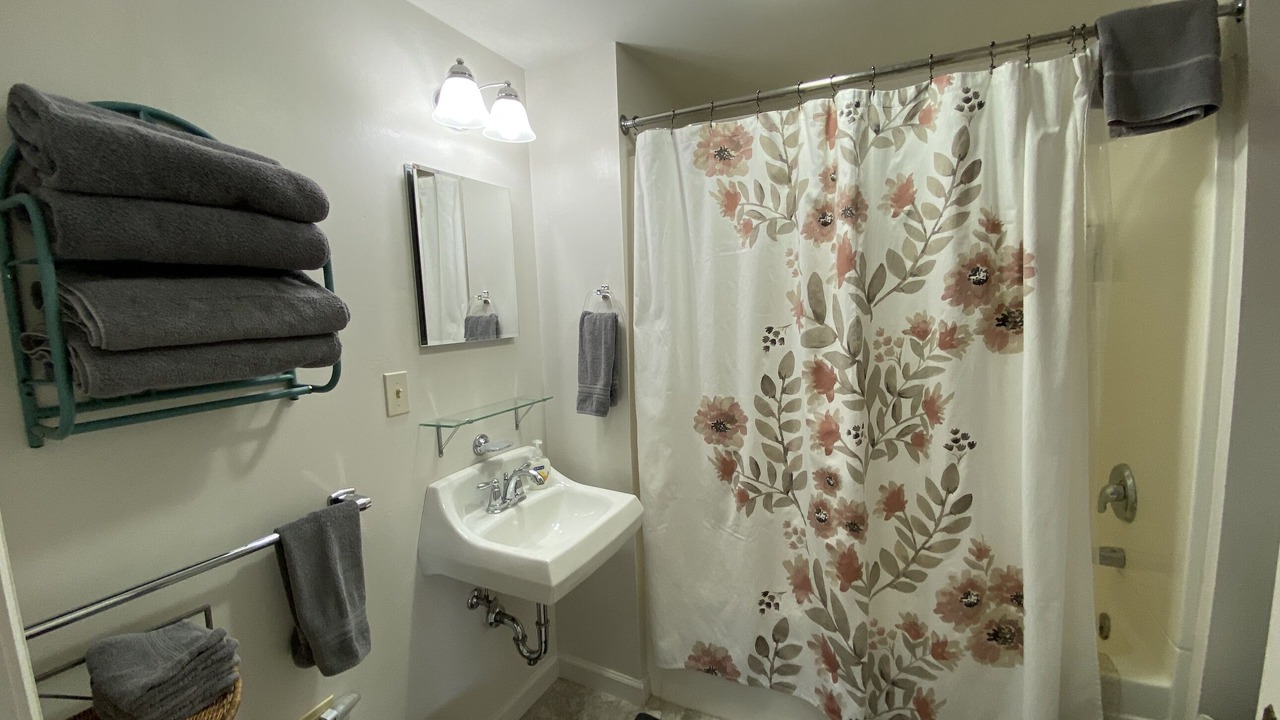 Photo of Bathroom in Gardiner
