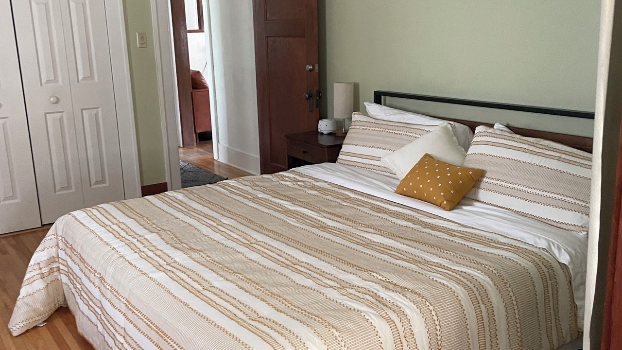 Photo of Bedroom in University District
