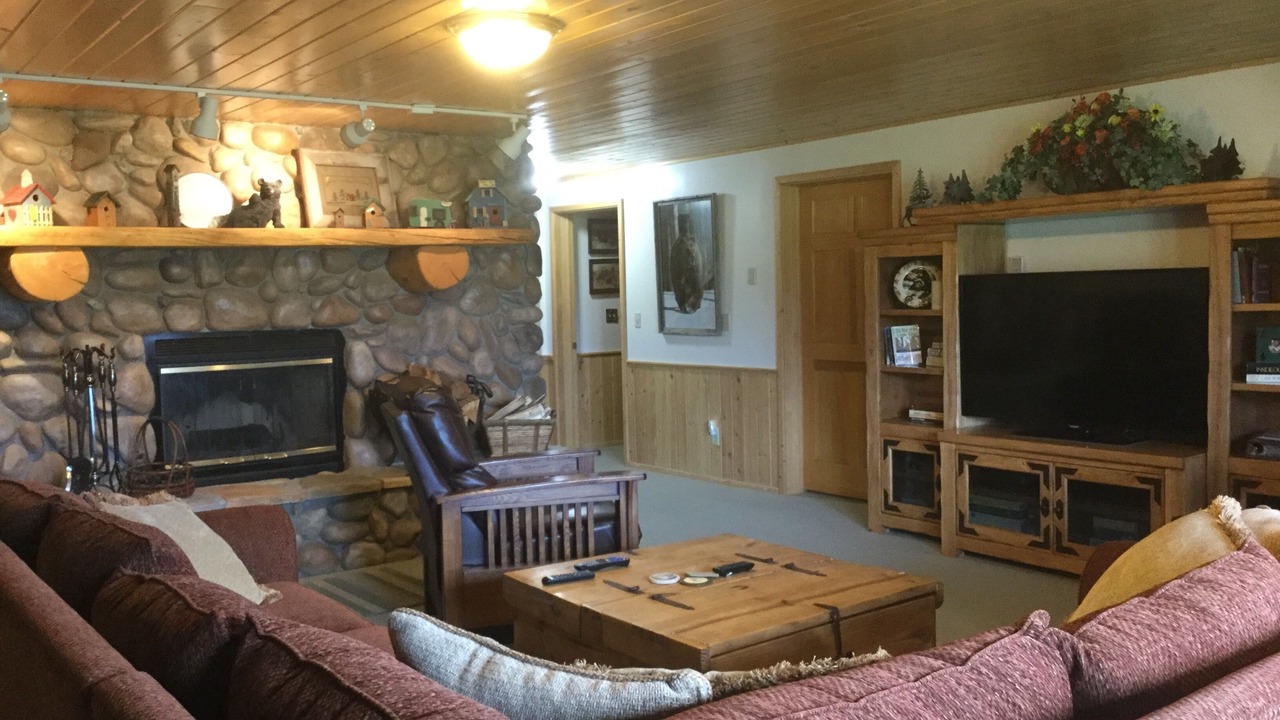 Photo of Bedroom in West Yellowstone
