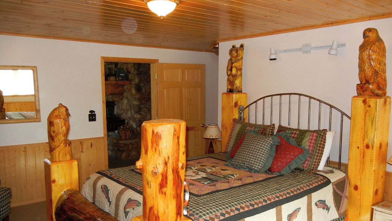 Photo of Bedroom in West Yellowstone