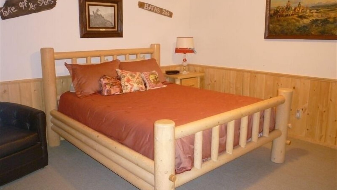 Photo of Bedroom in West Yellowstone