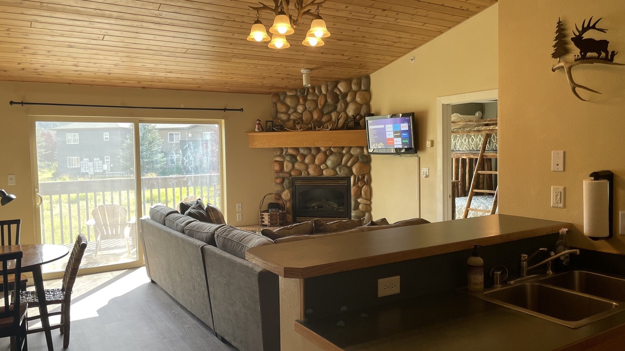 Photo of Livingroom in Big Sky