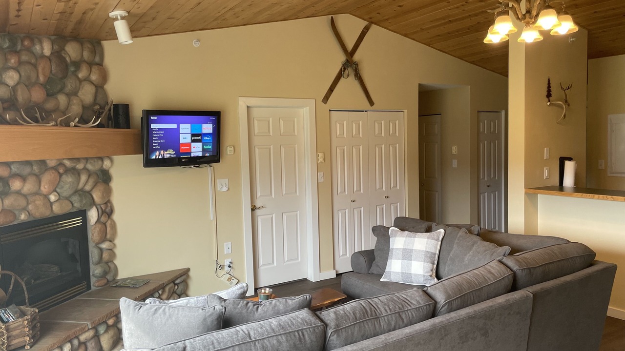 Photo of Livingroom in Big Sky