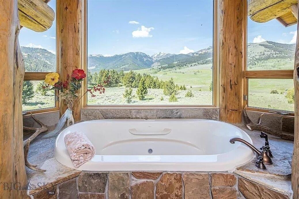 Photo of Bathroom in Gardiner