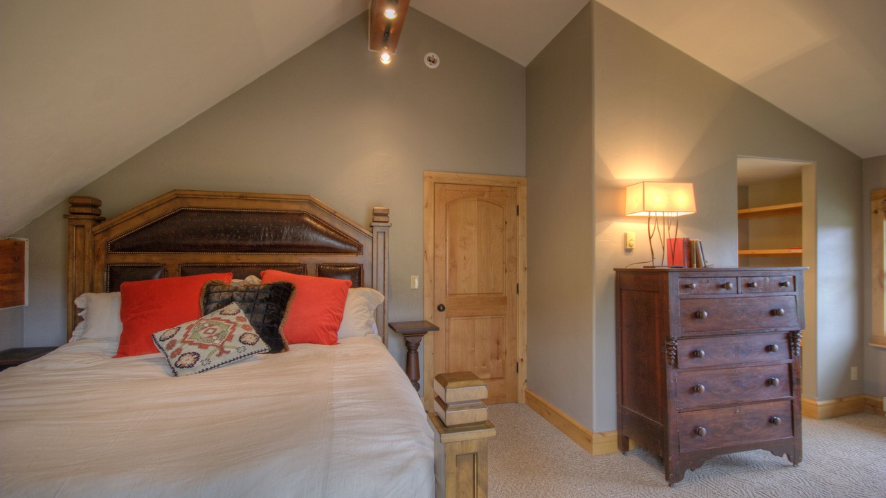 Photo of Bedroom in Powder Ridge