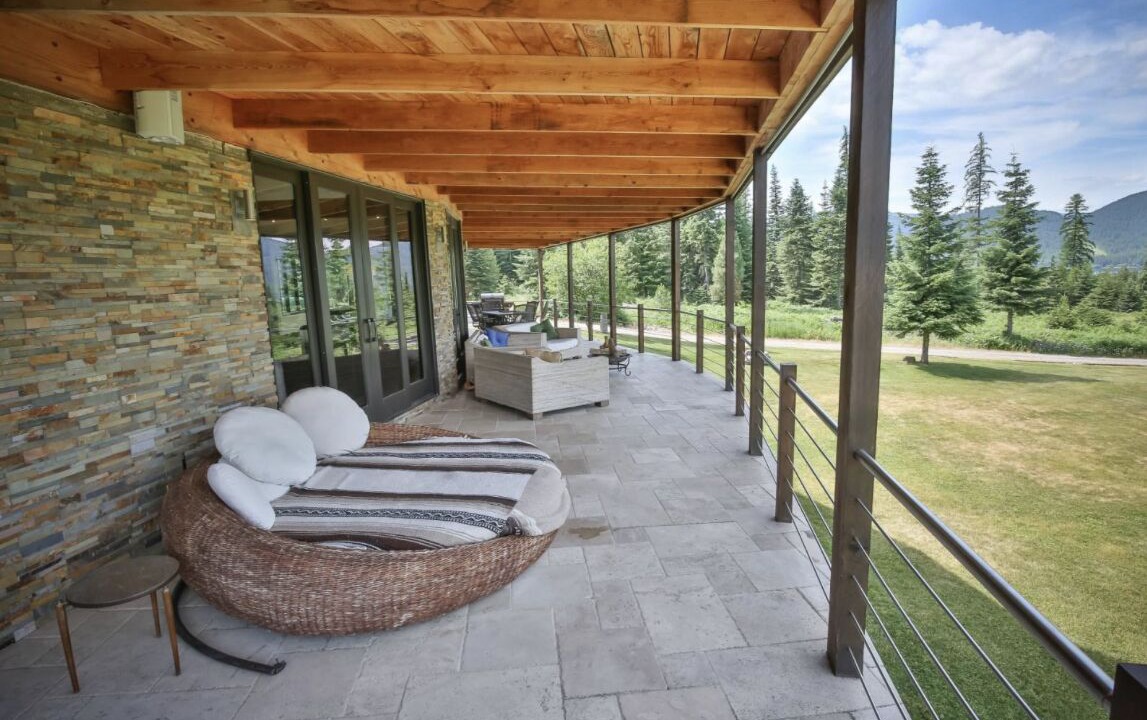 Photo of Patio Balcony in Trout Creek
