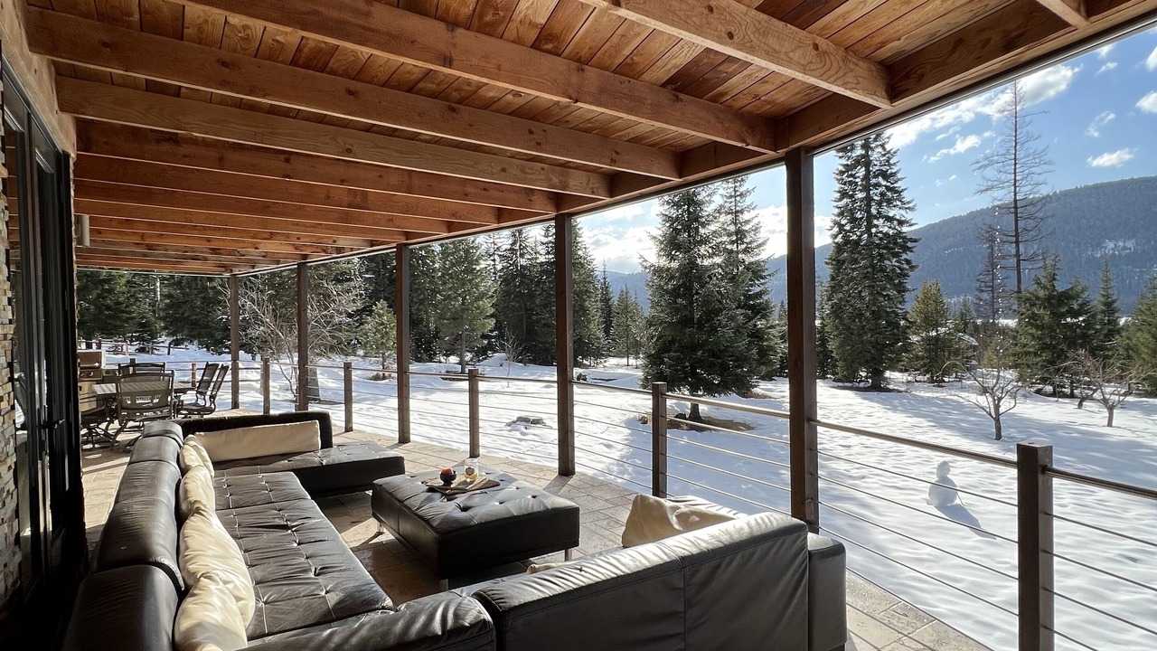 Photo of Patio Balcony in Trout Creek