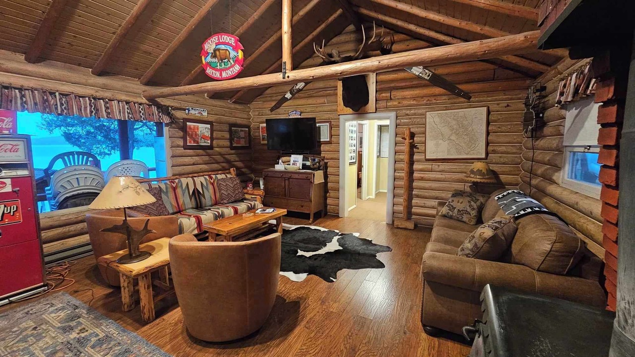 Photo of Livingroom in Proctor