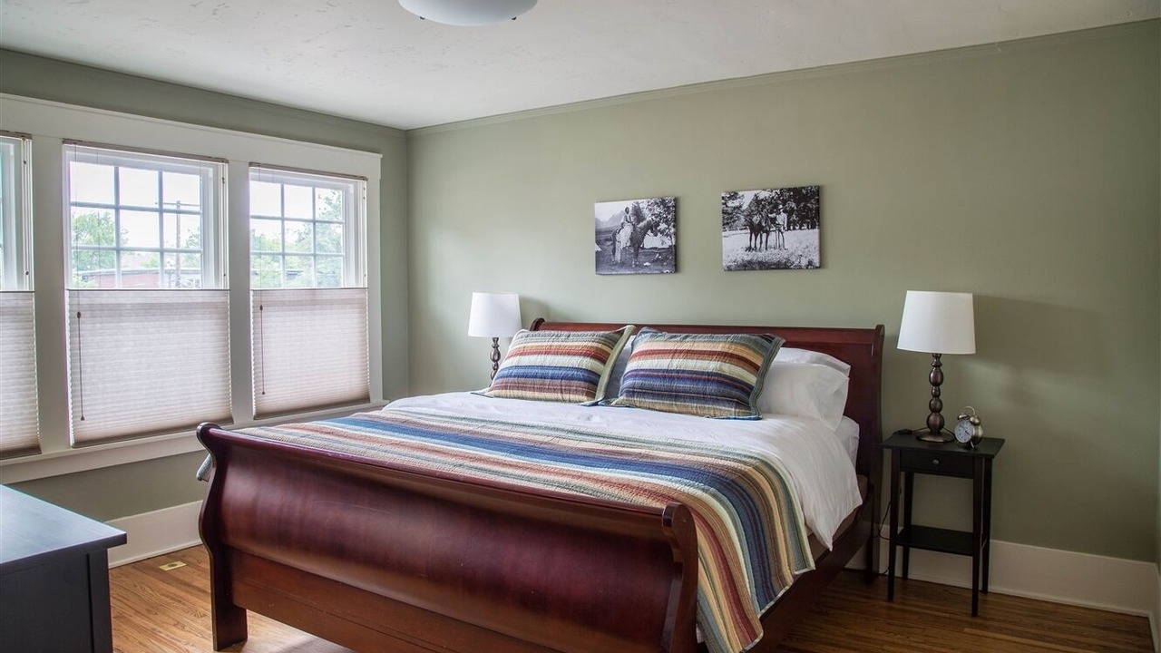 Photo of Bedroom in University District