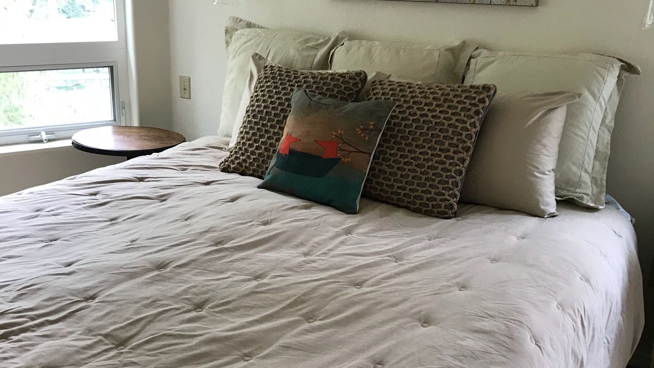 Photo of Bedroom in Lakeside