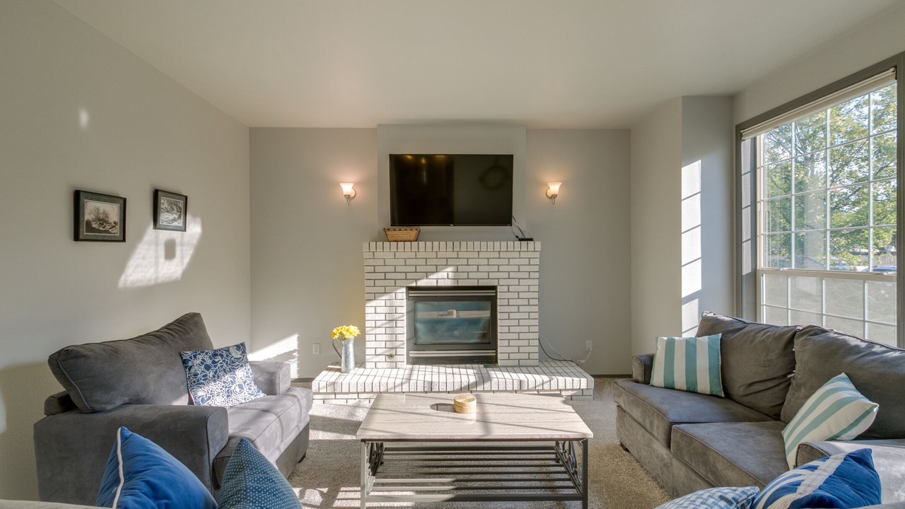Photo of Livingroom in Eagle