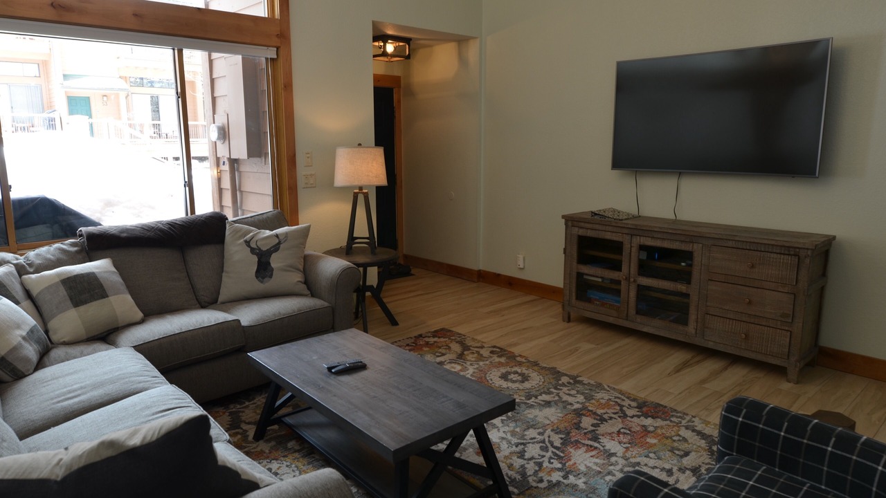 Photo of Bedroom in Peak 9