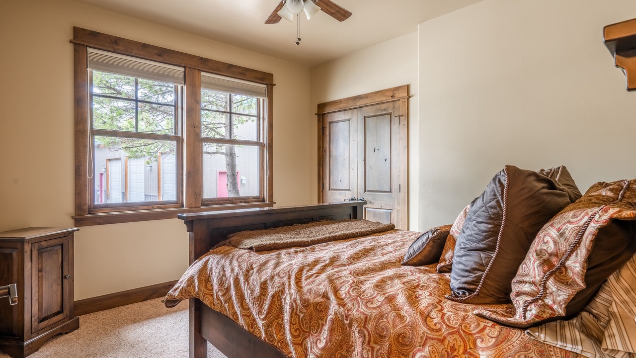 Photo of Bedroom in West Yellowstone