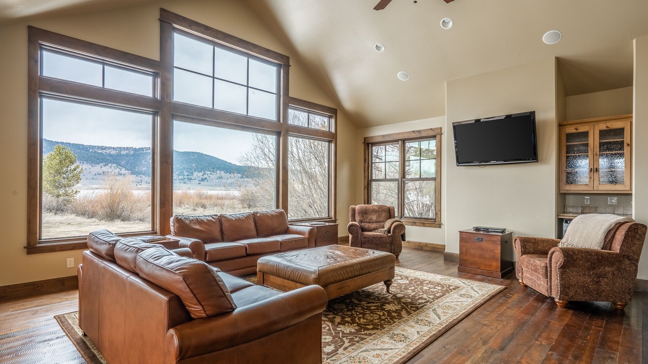 Photo of Livingroom in West Yellowstone