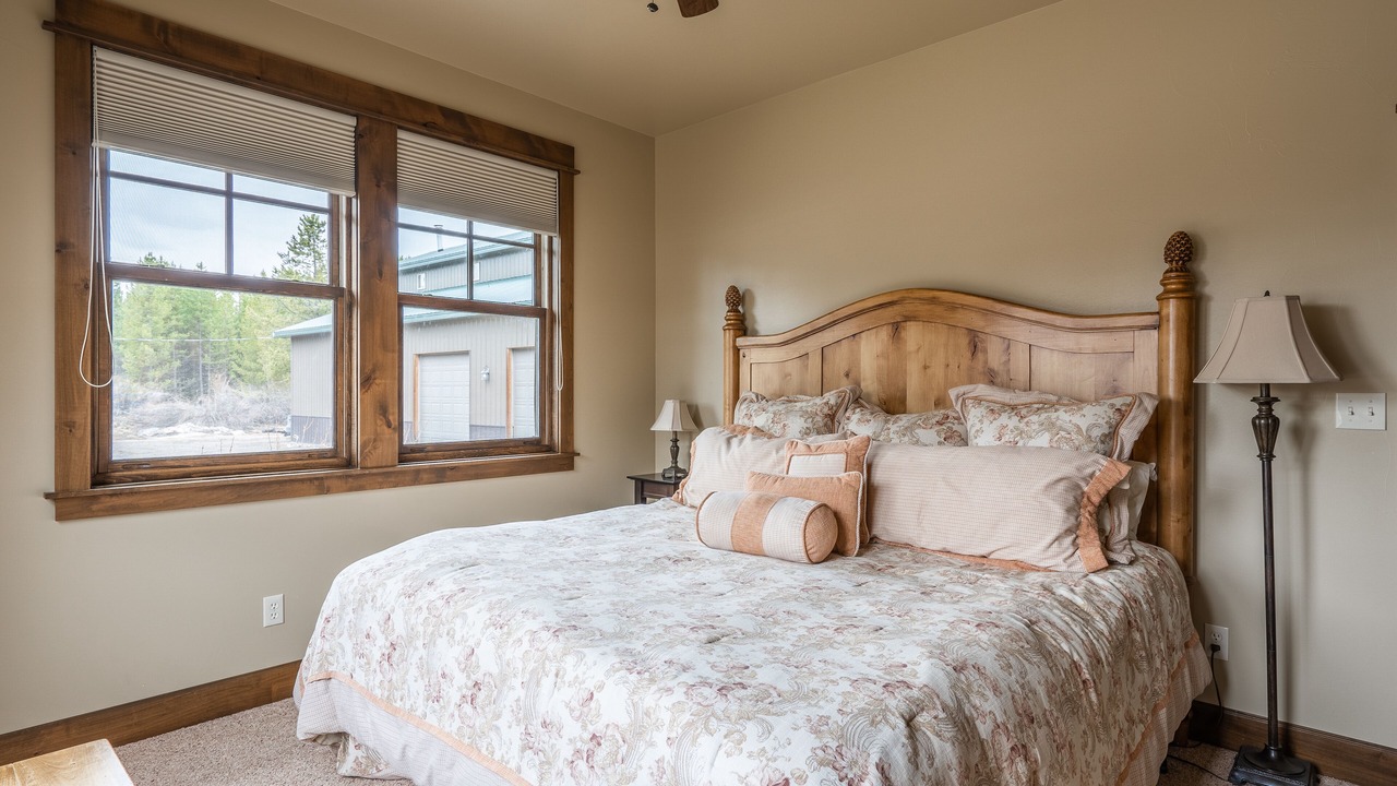 Photo of Bedroom in West Yellowstone