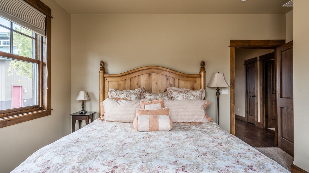 Photo of Bedroom in West Yellowstone