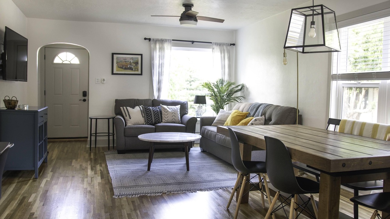 Photo of Livingroom in University District
