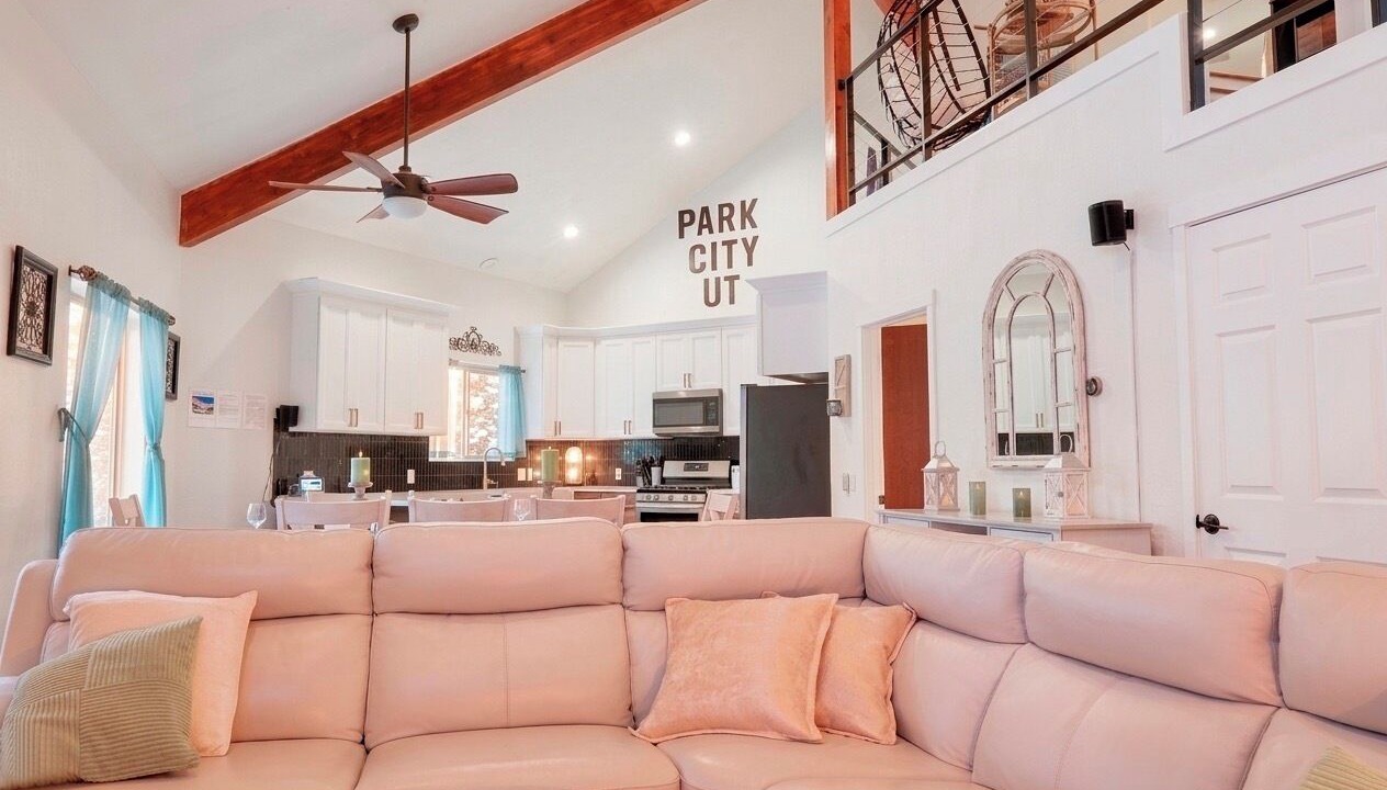 Photo of Livingroom in Summit Park