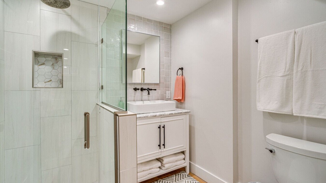 Photo of Bathroom in Roy