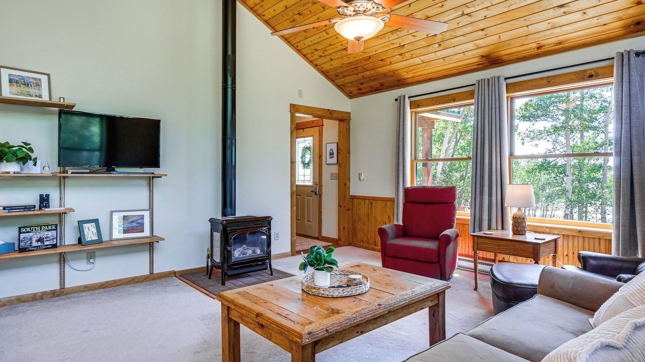 Photo of Livingroom in Warm Springs