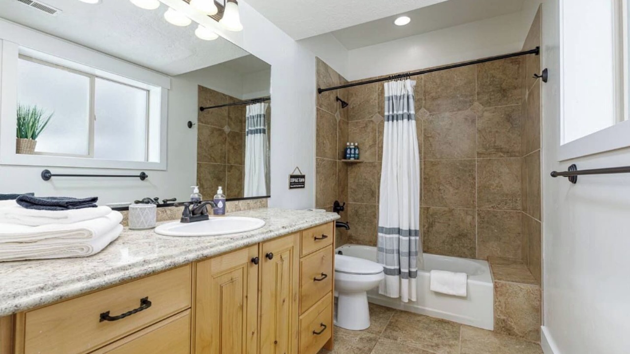 Photo of Bathroom in Meadow View Heights