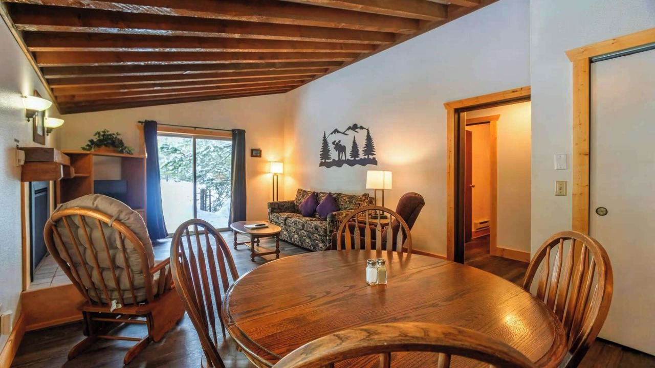 Photo of Livingroom in Island Park