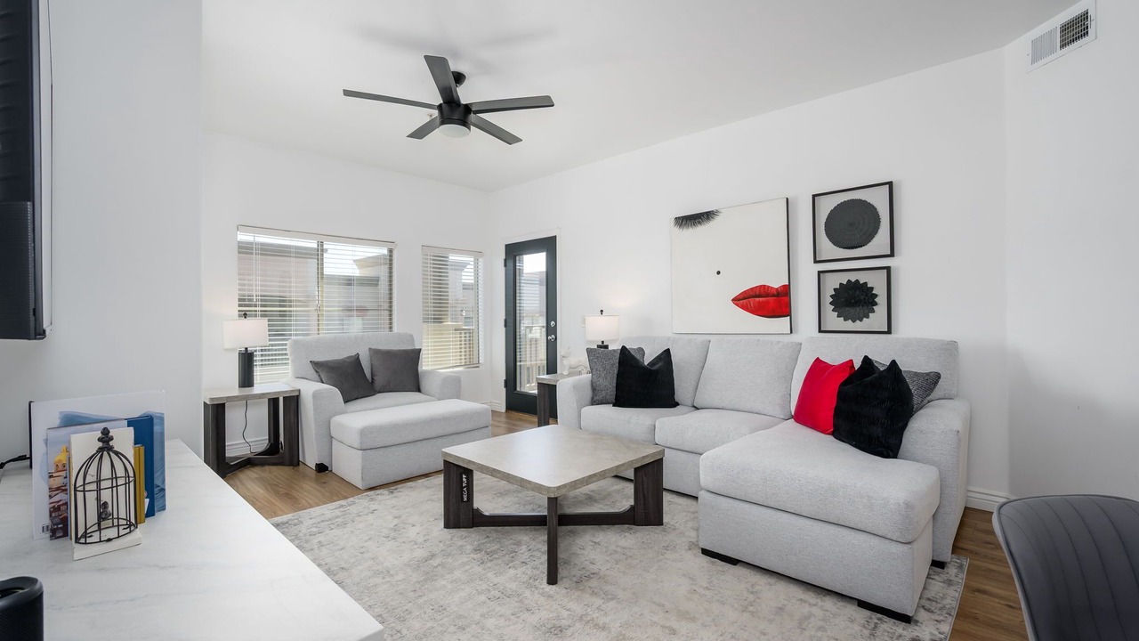 Photo of Livingroom in Desert Ridge