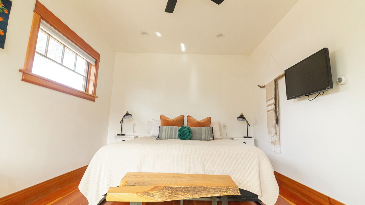 Photo of Bedroom in Lower Rattlesnake