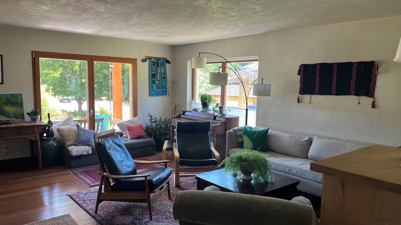 Photo of Livingroom in Upper Rattlesnake