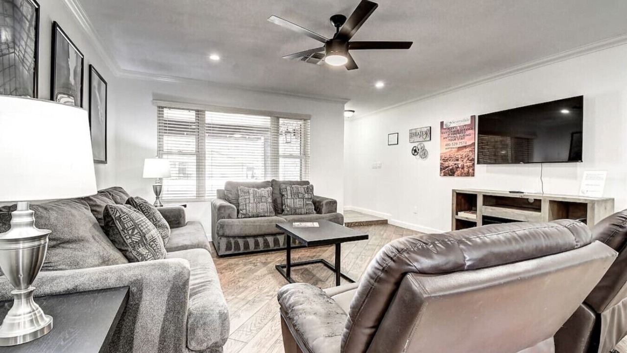 Photo of Livingroom in Paradise Valley Village