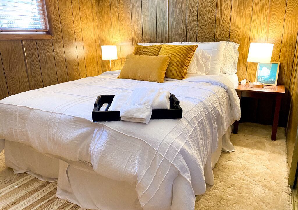 Photo of Bedroom in Garden Valley