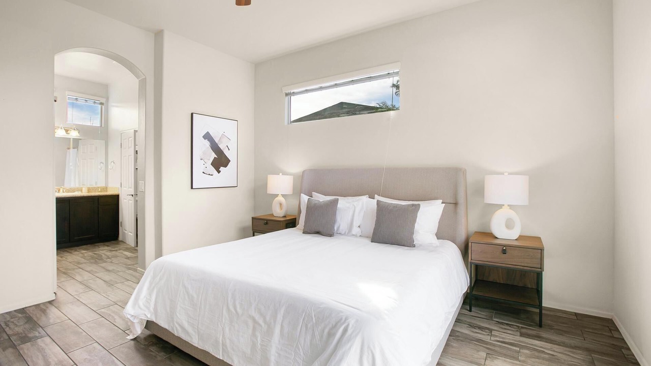 Photo of Bedroom in People's Freeway