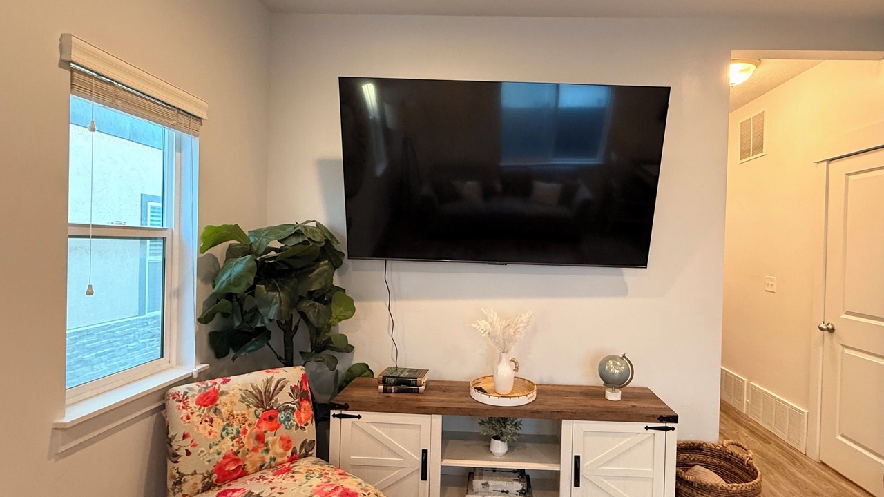 Photo of Livingroom in Bluffdale