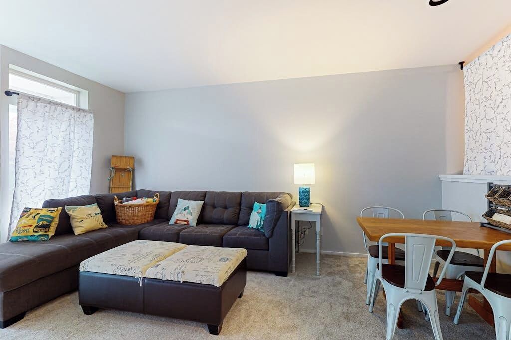 Photo of Livingroom in Warren