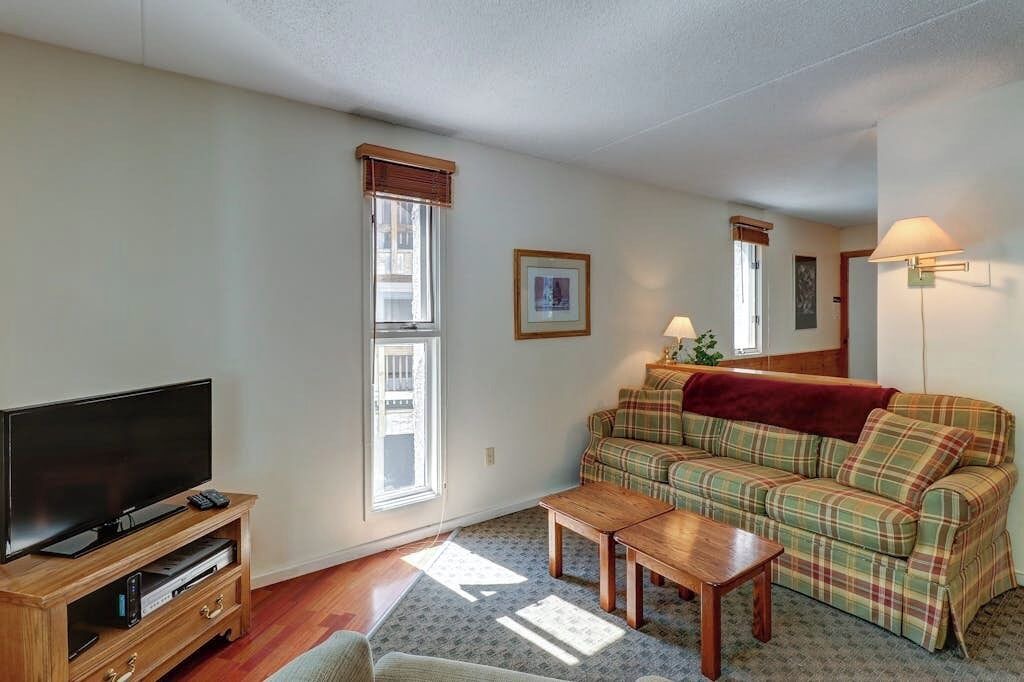 Photo of Livingroom in Warren