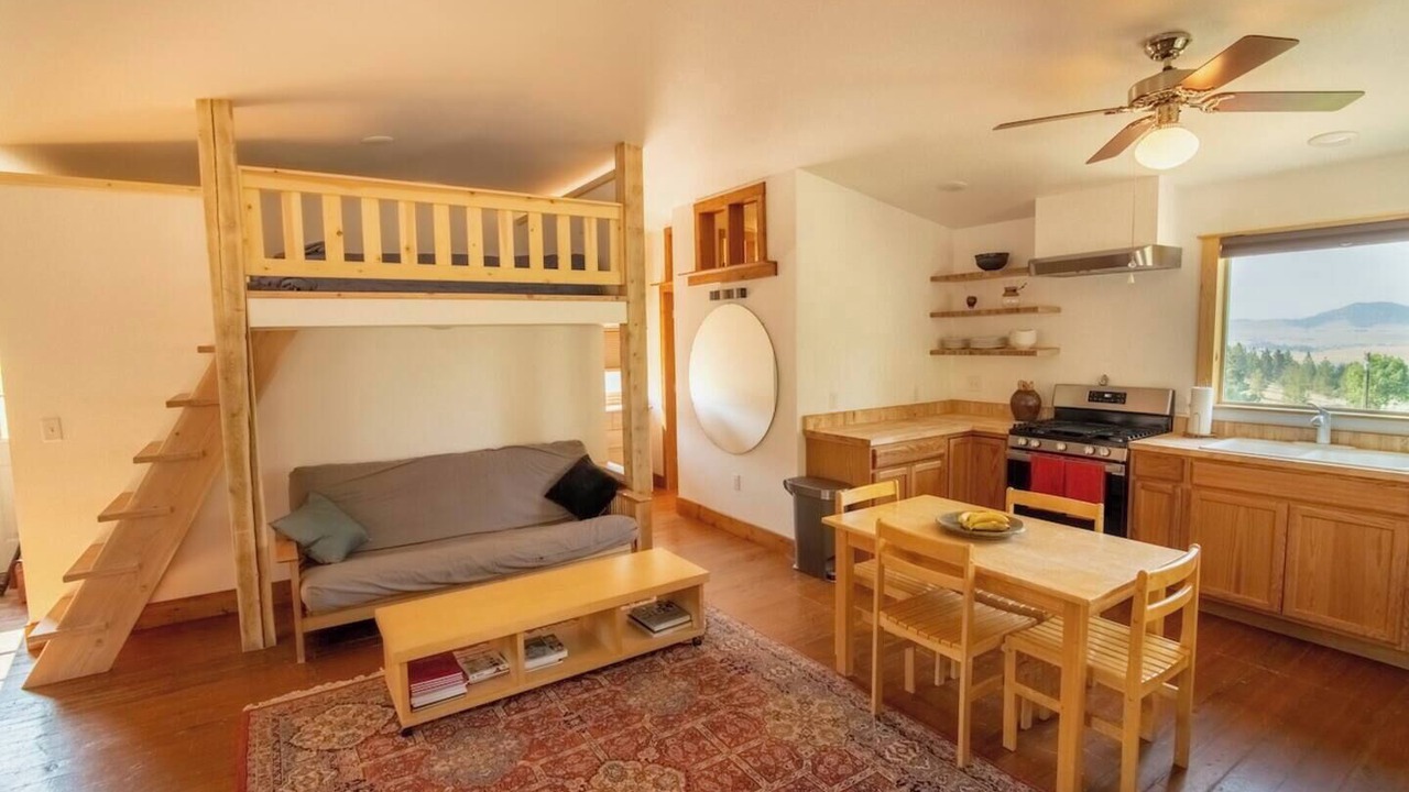 Photo of Livingroom in Helena West Side