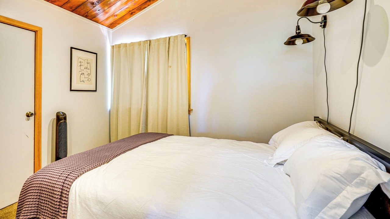 Photo of Bedroom in Summit Park