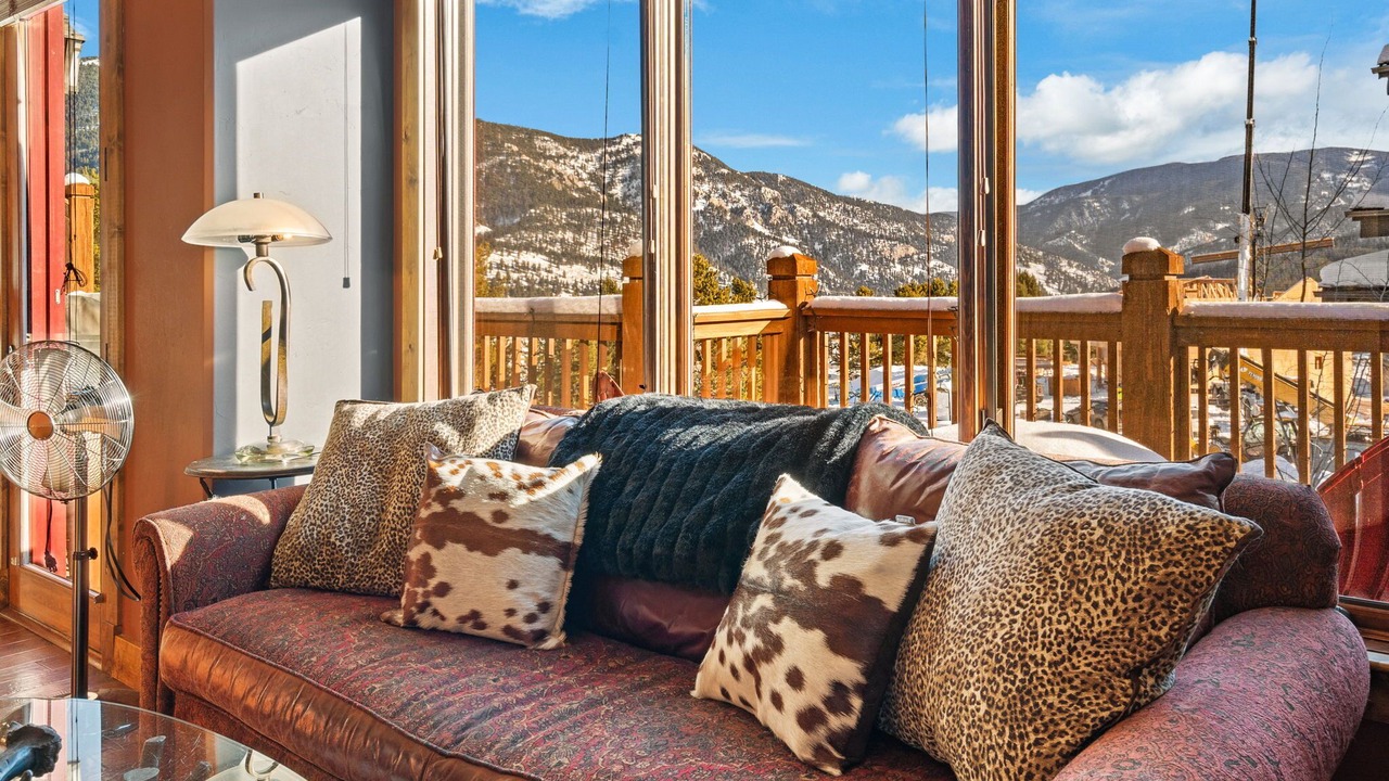 Photo of Livingroom in Big Sky