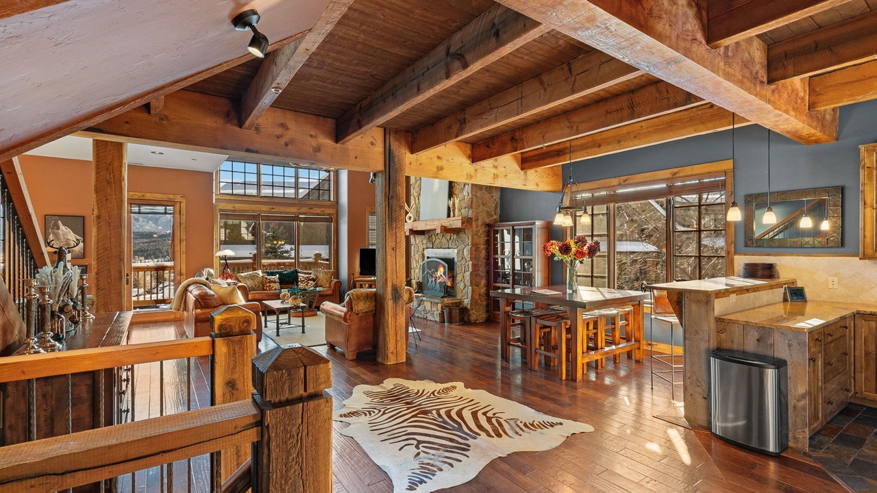 Photo of Livingroom in Big Sky