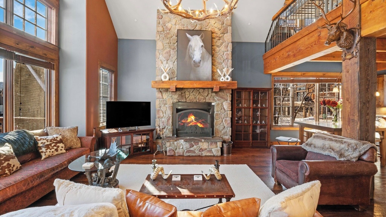 Photo of Livingroom in Big Sky
