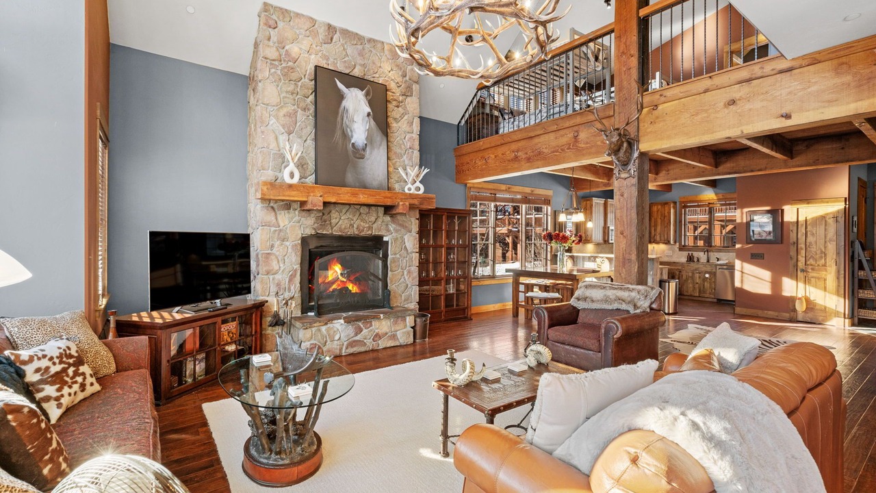 Photo of Livingroom in Big Sky