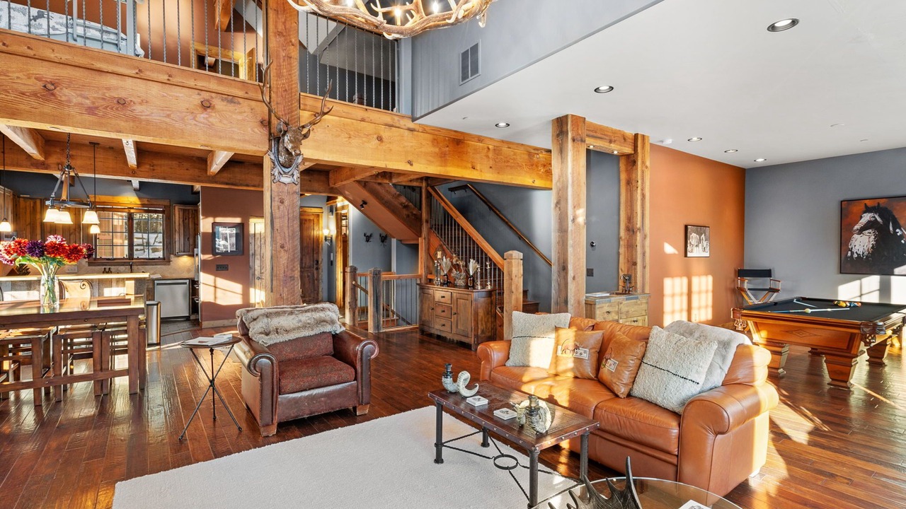 Photo of Livingroom in Big Sky