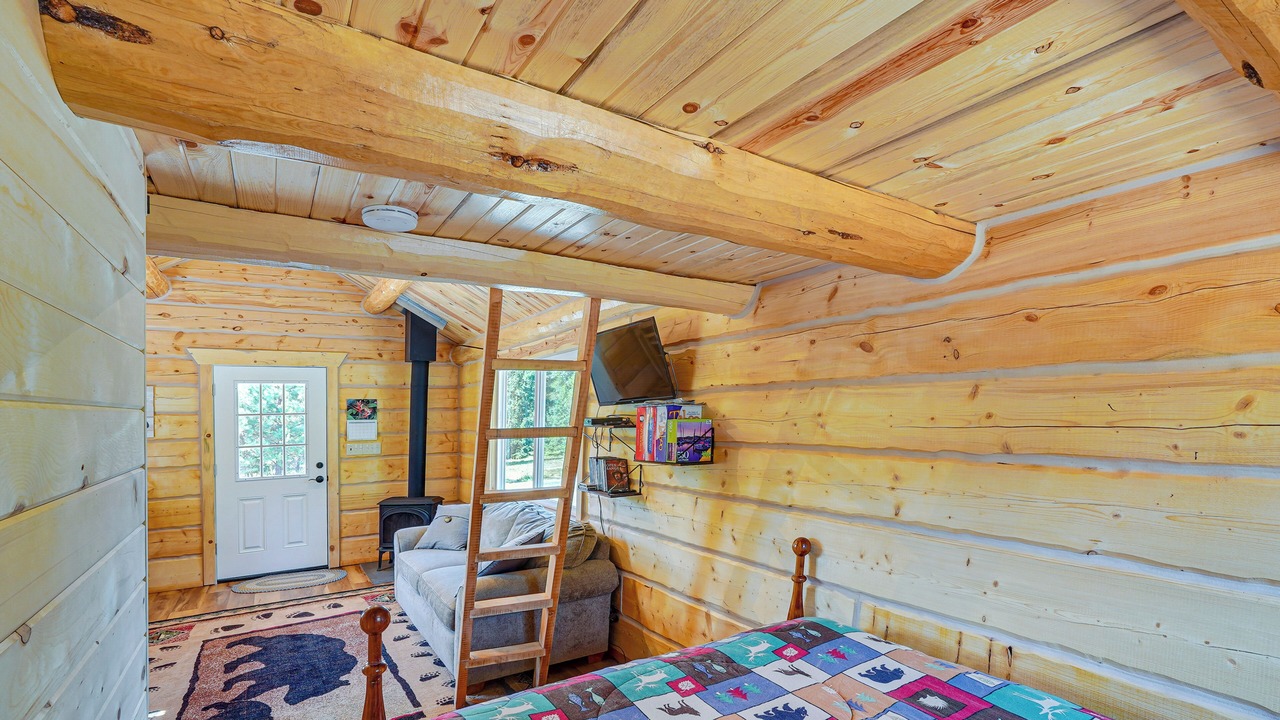 Photo of Bedroom in Trout Creek
