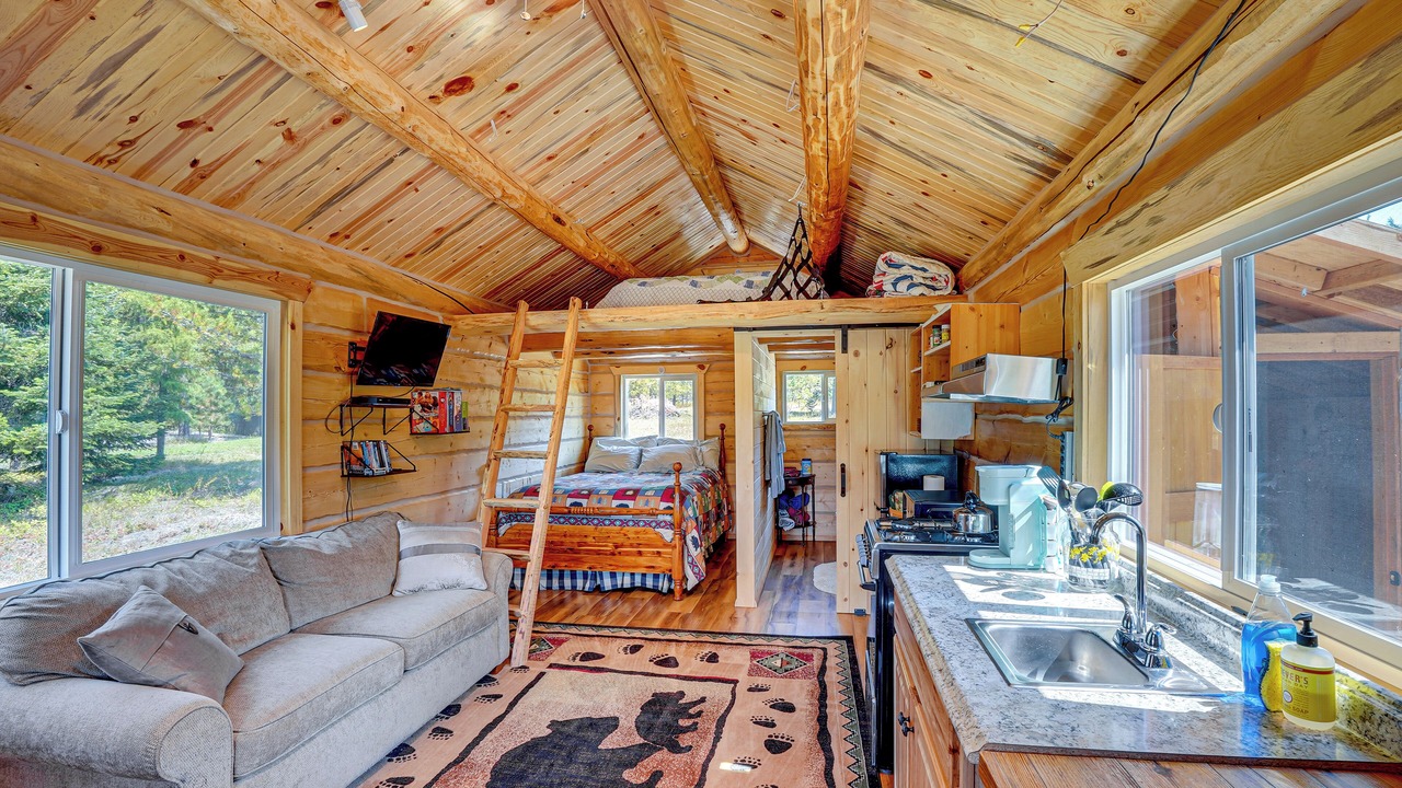 Photo of Livingroom in Trout Creek