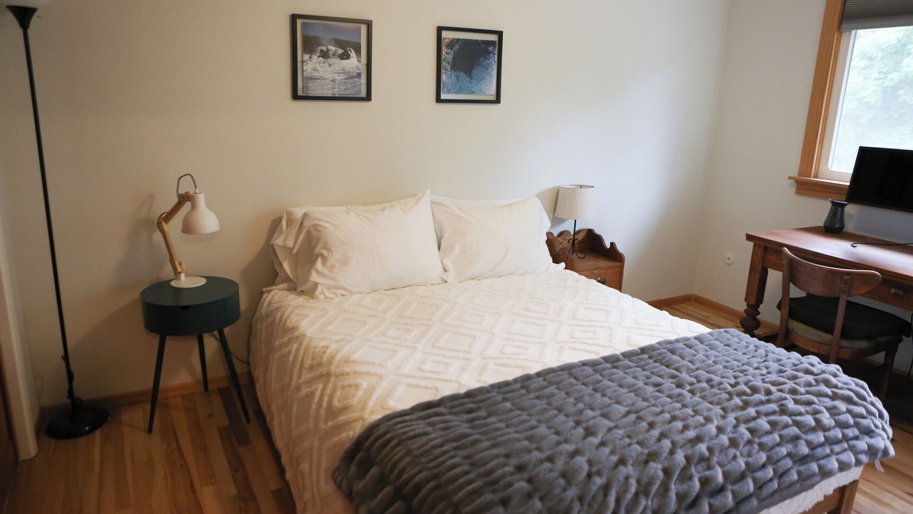 Photo of Bedroom in Upper Rattlesnake