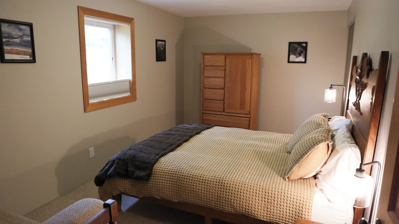 Photo of Bedroom in Upper Rattlesnake